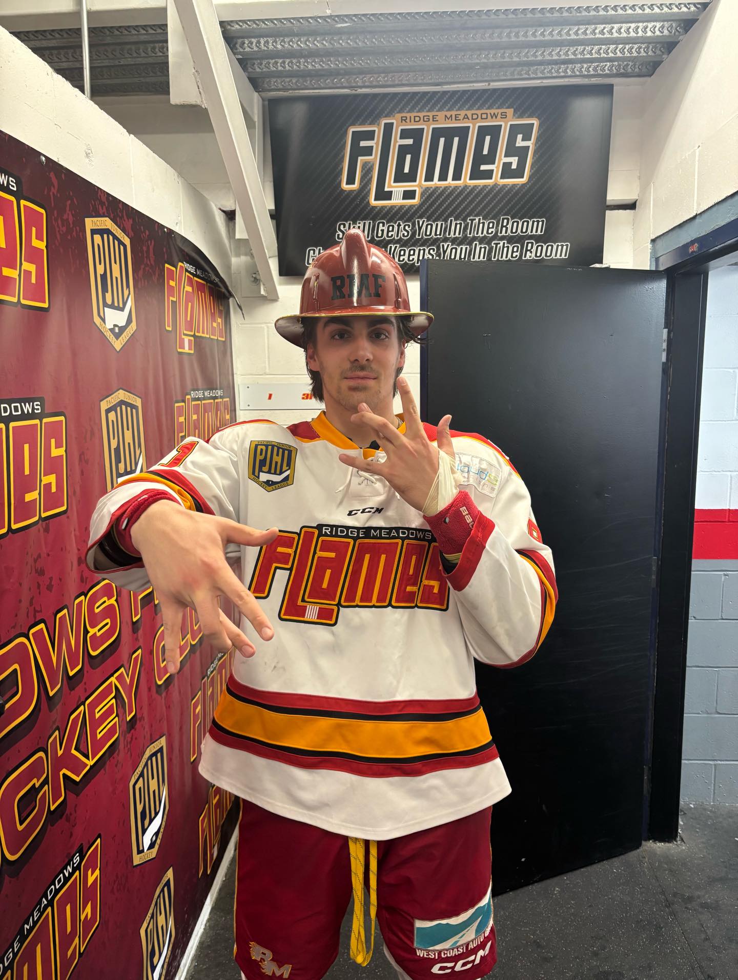 8-1 W @ The Cam!

Jonah Power Smith with 🚨🚨🚨🚨 and the Hard Hat!

Next up is game 1 vs Delta - Schedule TBA soon!

🔥🔥🔥🔥