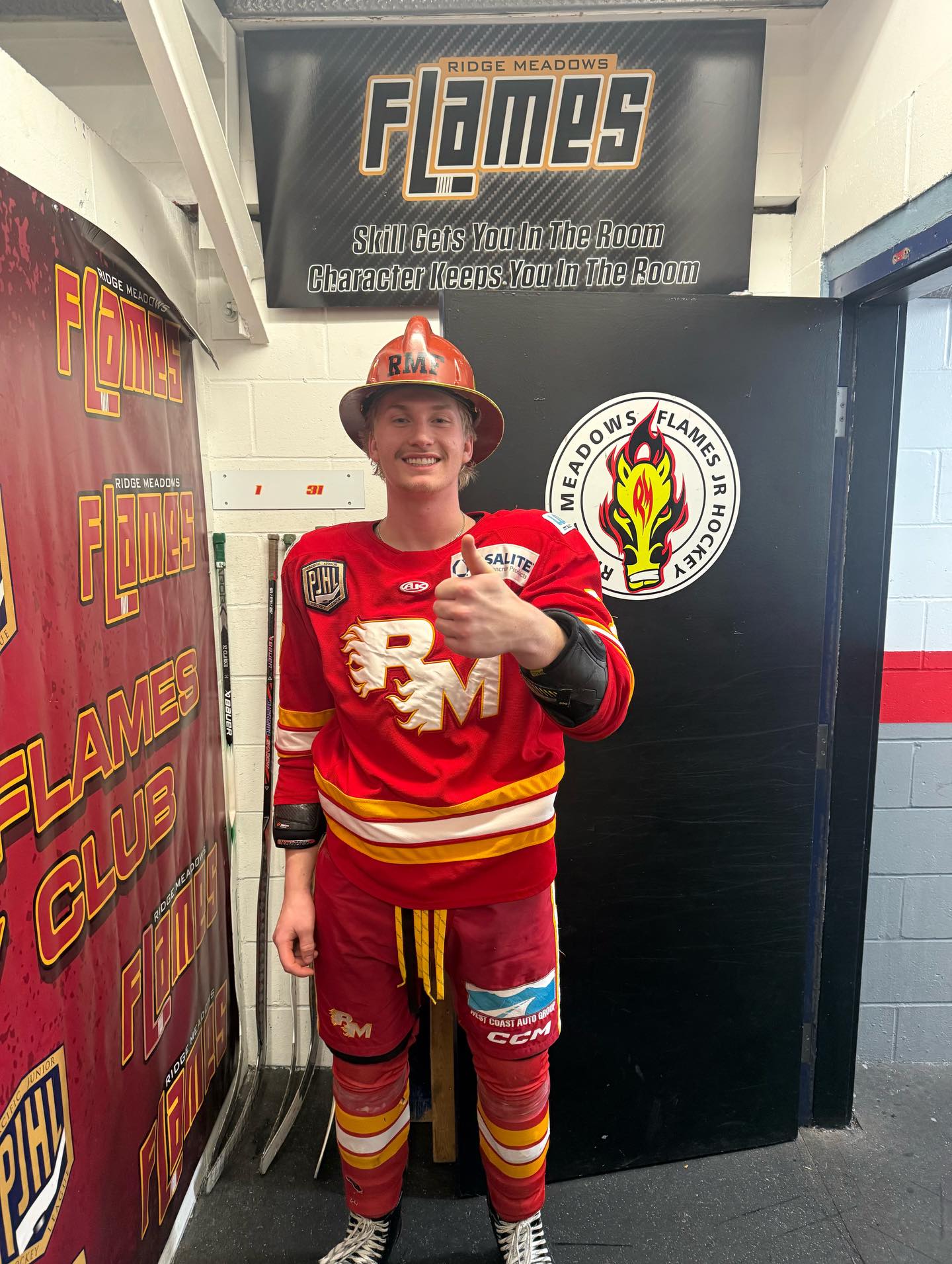 5-4 OT W @ The Cam!

Jeremy Kraft with the OT 🚨 and the Hard Hat!

Next up is game 2 vs Delta - Friday back at The Cam!

🔥🔥🔥🔥